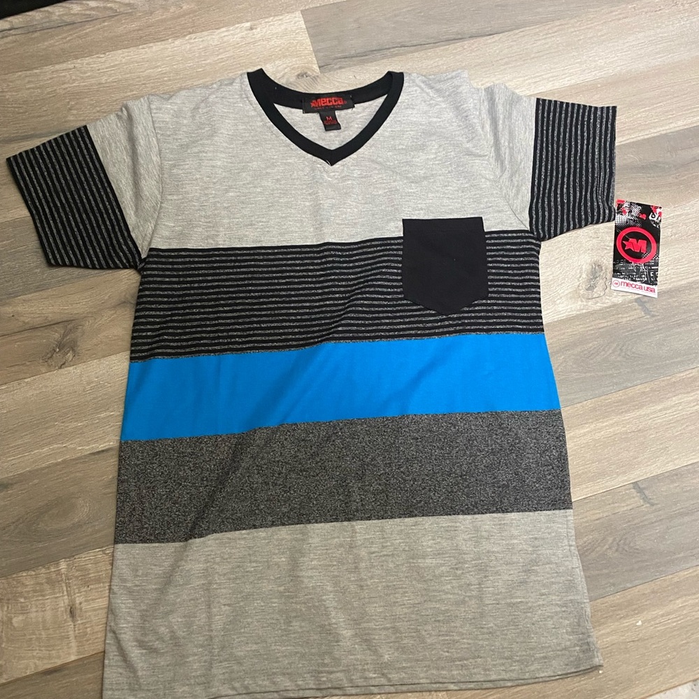 NWT Mecca V-Neck size medium